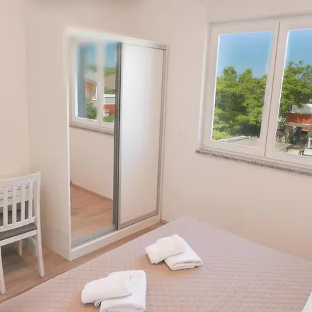 Family Friendly With A Swimming Pool Pirovac, Sibenik - 18998 Apartment